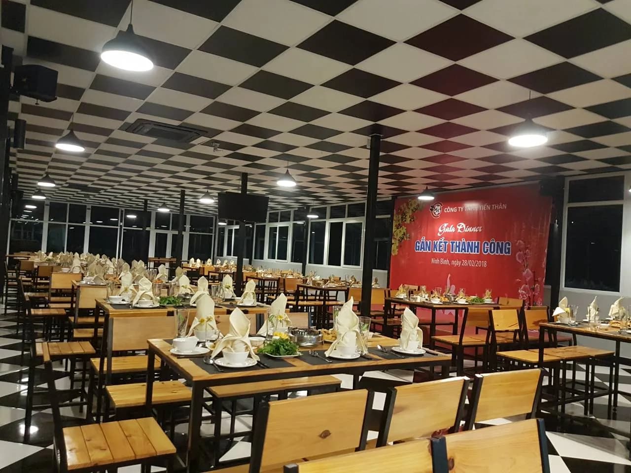 Bàn tiệc