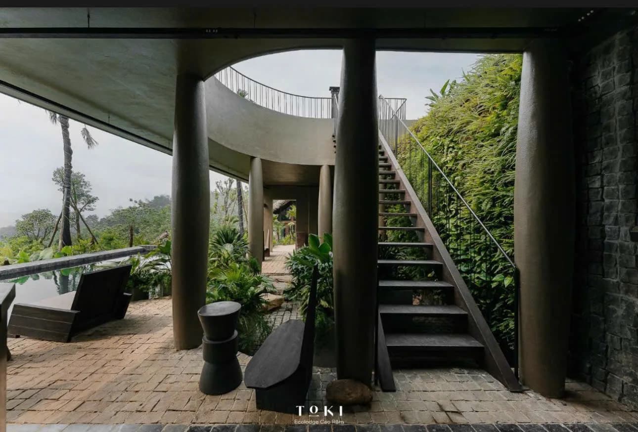 Toki Ecolodge — Outdoor stair in the garden