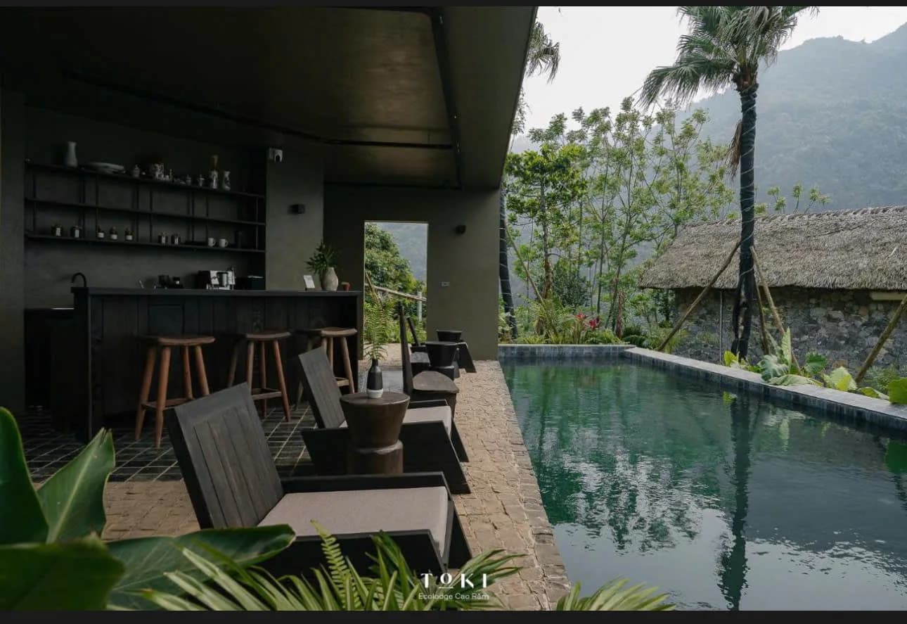 Toki Ecolodge — Poolside bar