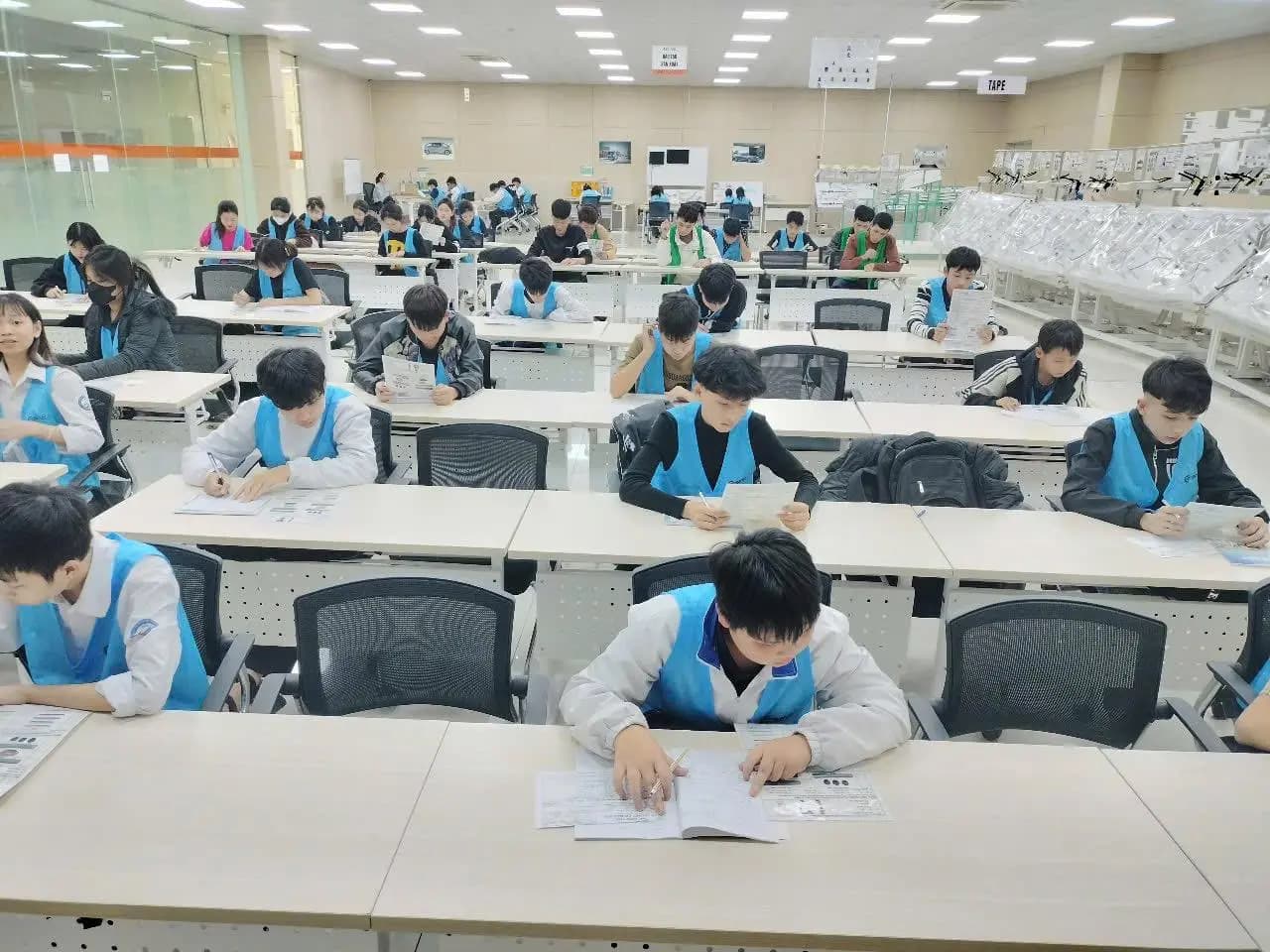 Phòng học và phòng máy