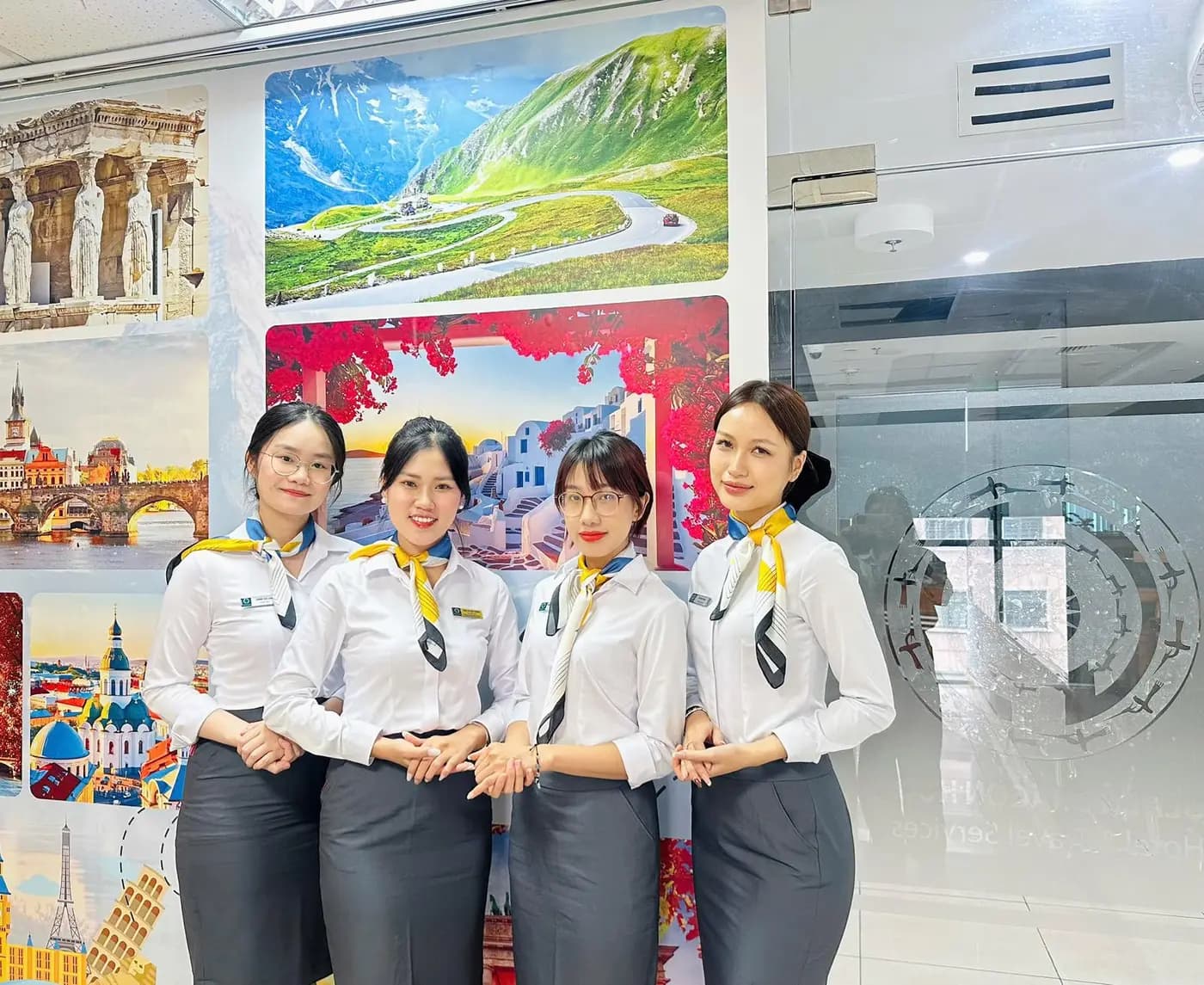 Văn phòng và đội ngũ trong nước